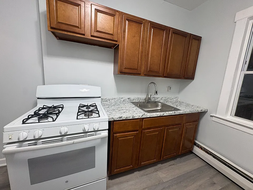 1123 Main St #4-2