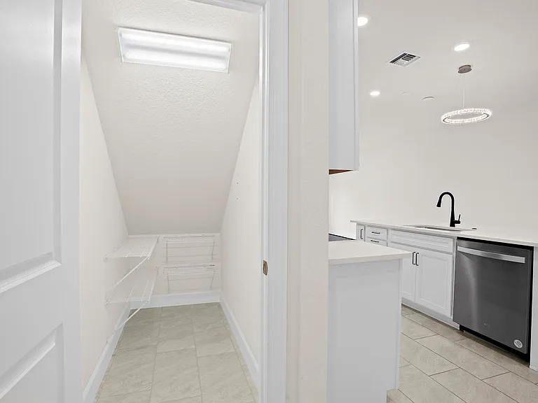 1866 SE Tarni Way — Photo 16