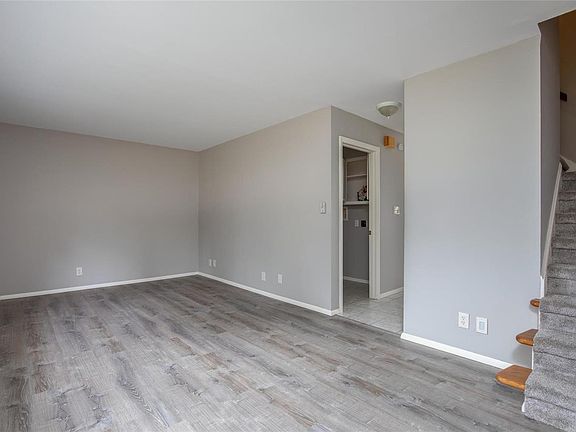 3rd image of 9082 Villaridge Ct