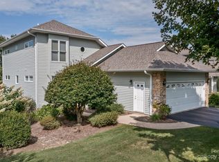 20 Cove Park Ln, Hendersonville, NC 28739
