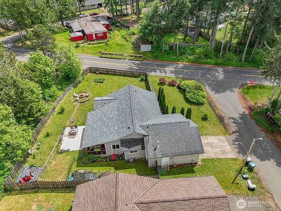 5th image of 20 E Larch Place
