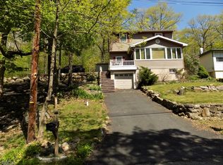 102 N Cherry Rd, Lake Hopatcong, NJ 07849