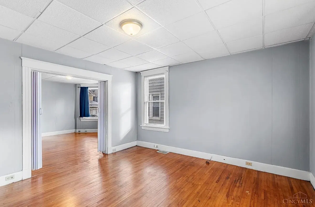 2432 Robertson Ave — Photo 4