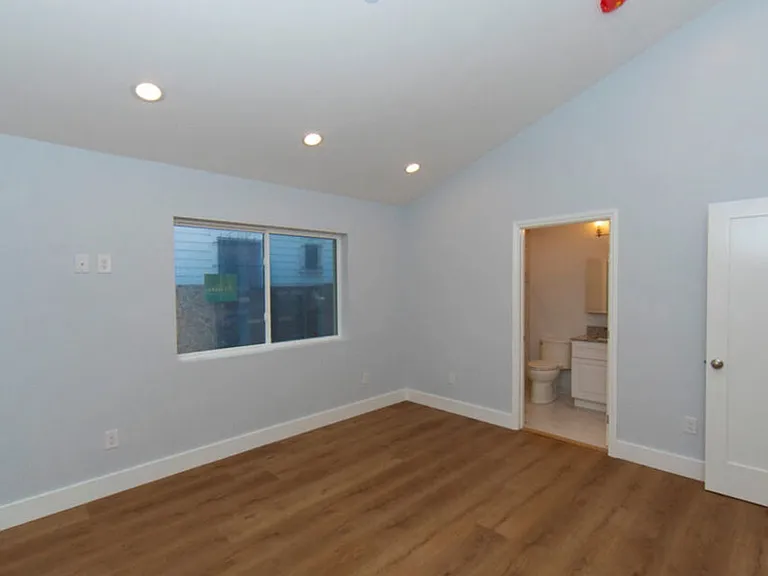 2208 S Harcourt Ave — Photo 10