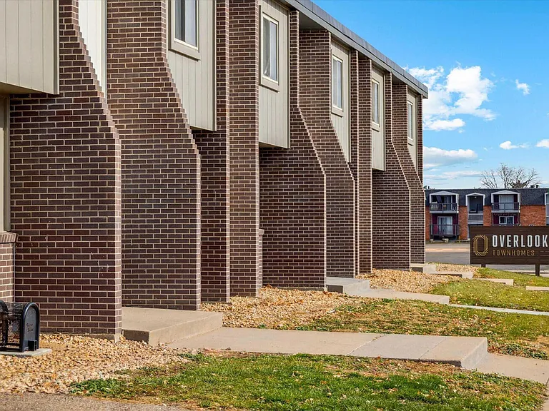 Overlook Townhomes — Photo 12