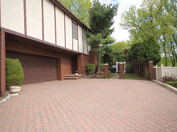 4th image of 44 Hunt Ln