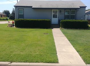 451 W 10th St, Hoisington, KS 67544