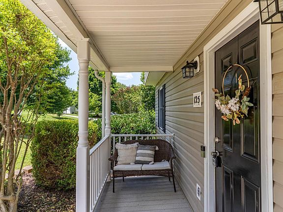 5th image of 125 Willard Way