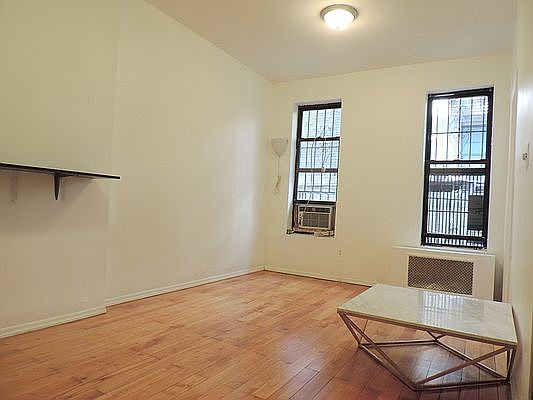 2nd image of 122 Orchard St #2A