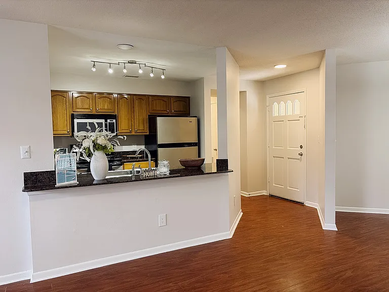208 S Habana Ave #208B — Photo 5