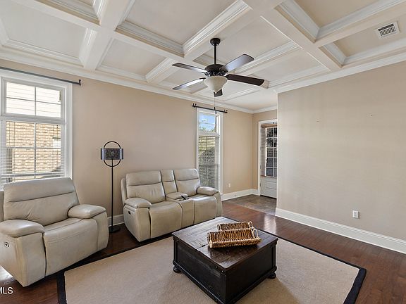 5th image of 522 Palm Breeze Dr
