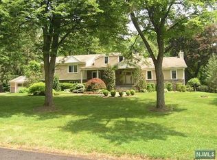 28 Pinecrest Dr, Woodcliff Lake, NJ 07677