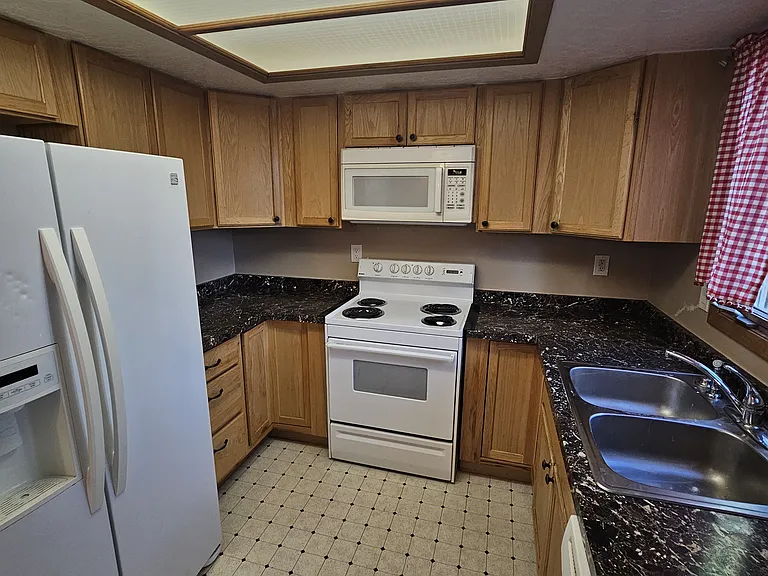 103 College Ct #D — Photo 5
