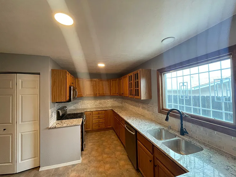 9009 Pony Express Trl NE — Photo 8