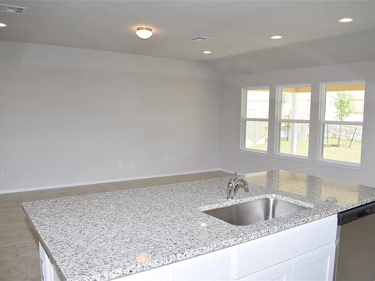 208 Shugart St — Photo 12