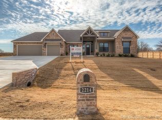 1813 E 44th St, Sand Springs, OK 74063