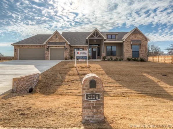 1813 E 44th St, Sand Springs, OK 74063