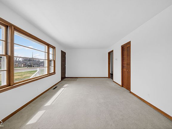 4th image of 220 W Stark St