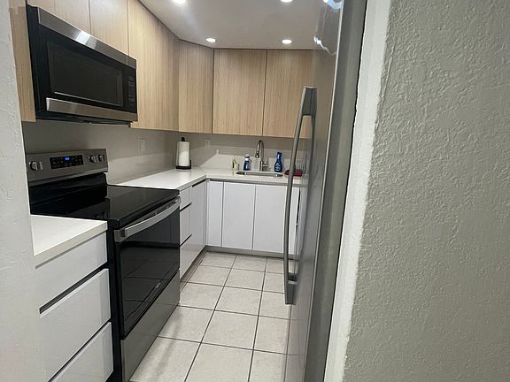 4th image of 4550 NW 9th St APT E102