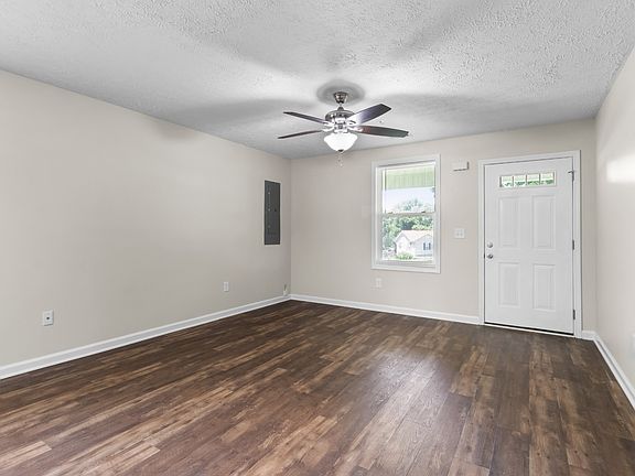 5th image of 106 Valley View St