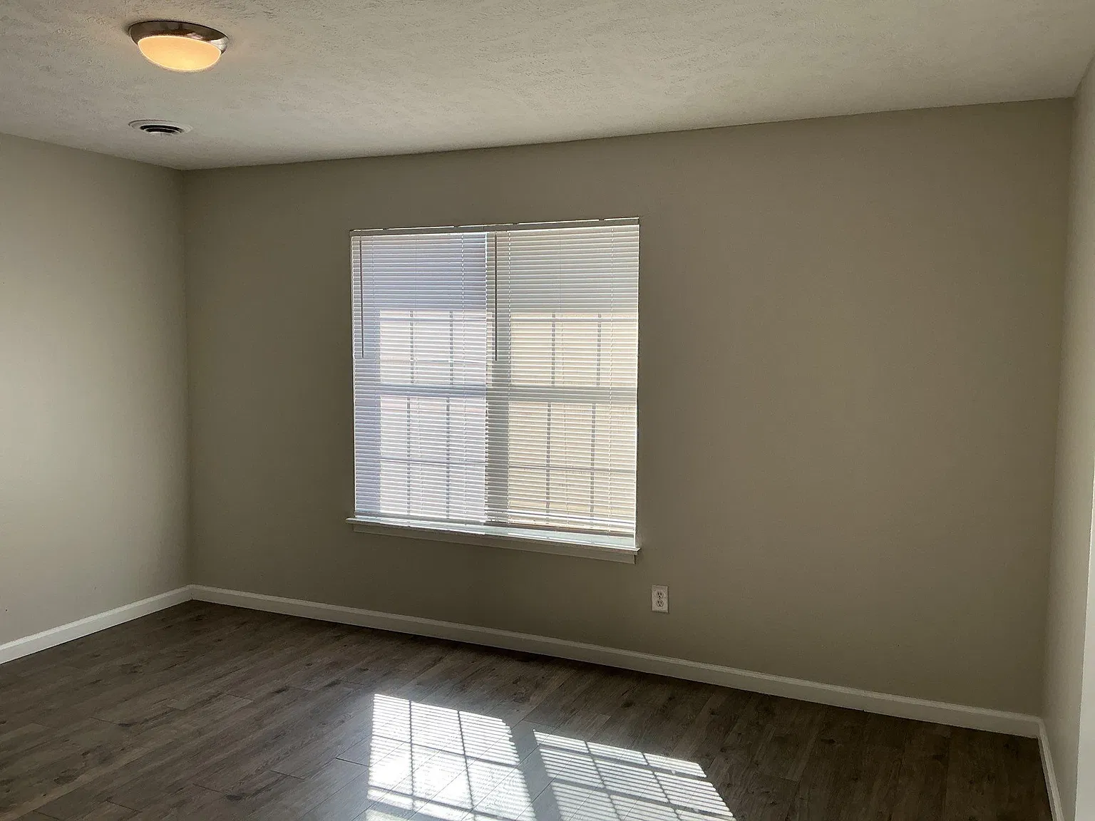 2 bed, 1.5 bath, 998 sqft, $995 — Photo 4