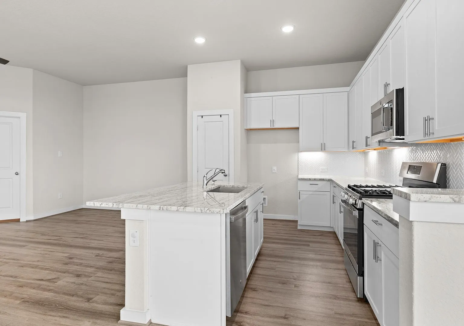 3 bed, 1817 sqft, $2,350 — Photo 1