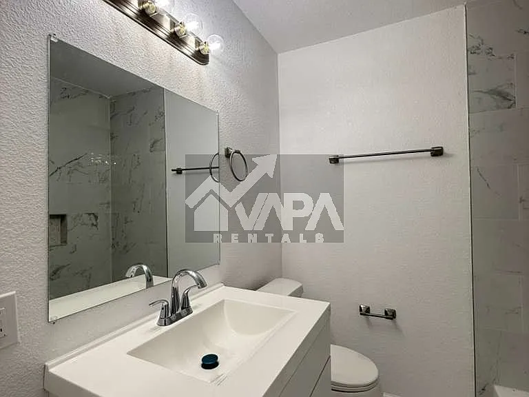 943 Weizmann St — Photo 8