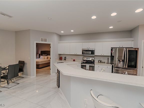 4th image of 19949 Lake Vista Cir #16A
