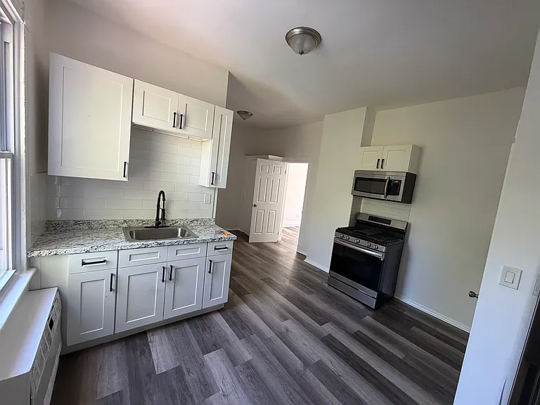 1029 Van Duzer St #3 — Photo 1