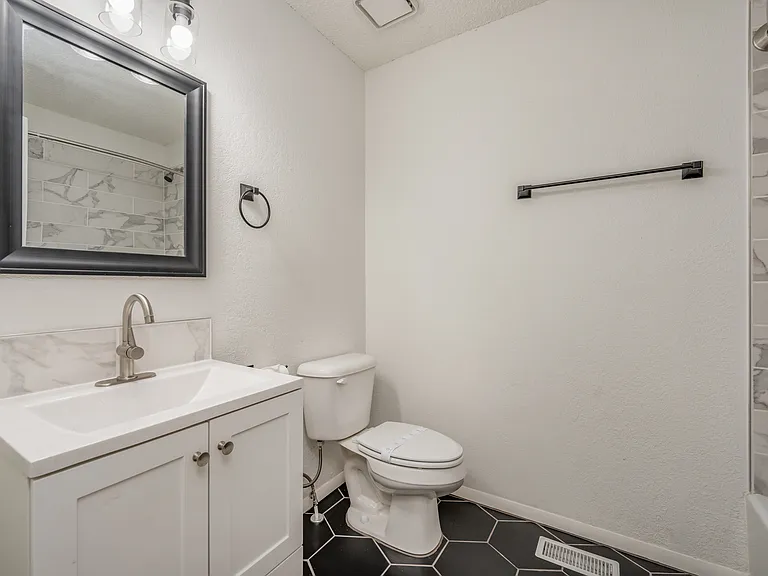 4521 E Norwood Ct — Photo 10