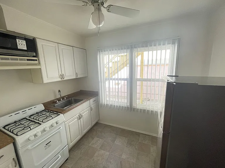 15011 Dickens St — Photo 4