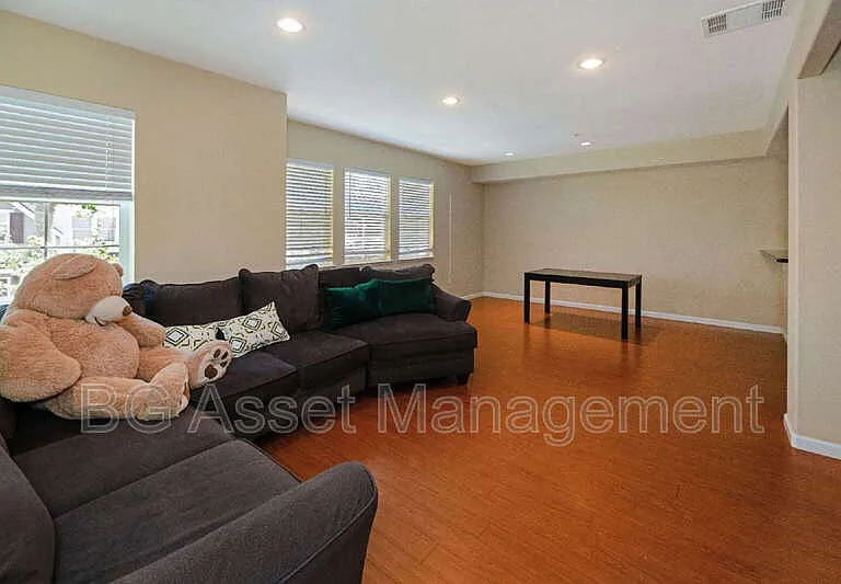 1653 Northshore Dr — Photo 2