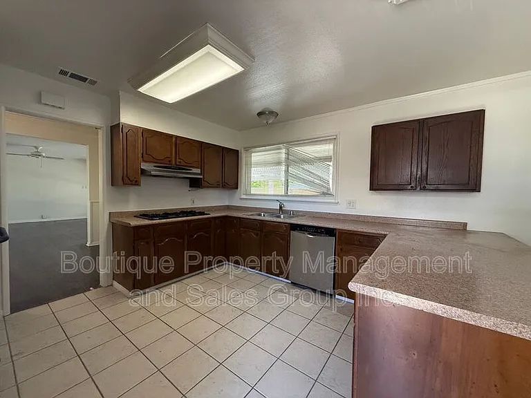 1815 N Westwood Ave #A — Photo 59