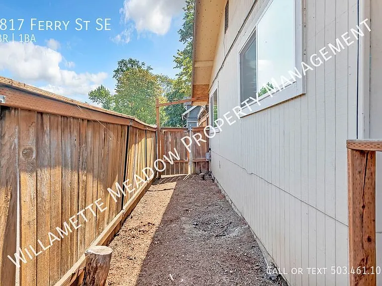 1817 Ferry St SE — Photo 21