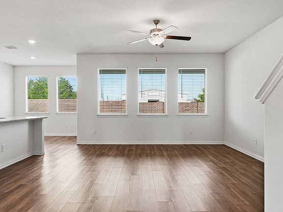 3rd image of 605 Fitzroy Ln