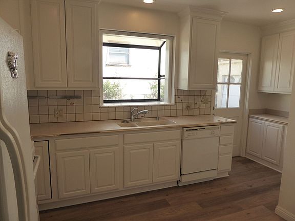 4th image of 934 E Angeleno Ave