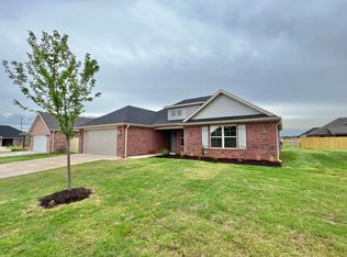 1035 Arden St, Tontitown, AR 72762