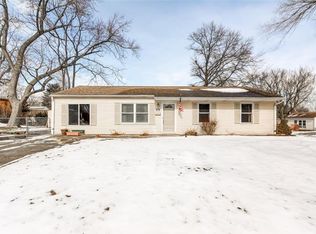 56 Ridgecrest Dr, Decatur, IL 62521