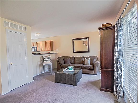 5th image of 446 Parkview Place Dr