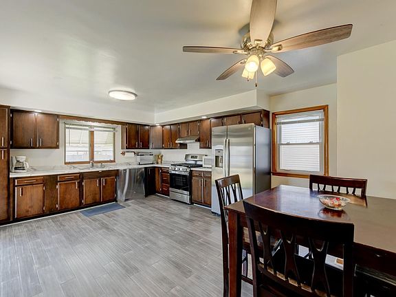 5th image of 5627 Northcote Ave