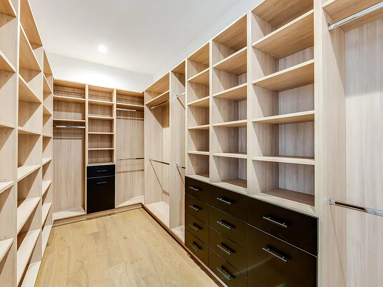 5323 Allott Ave — Photo 48