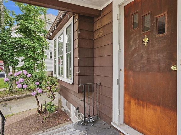3rd image of 79 Goodenough St