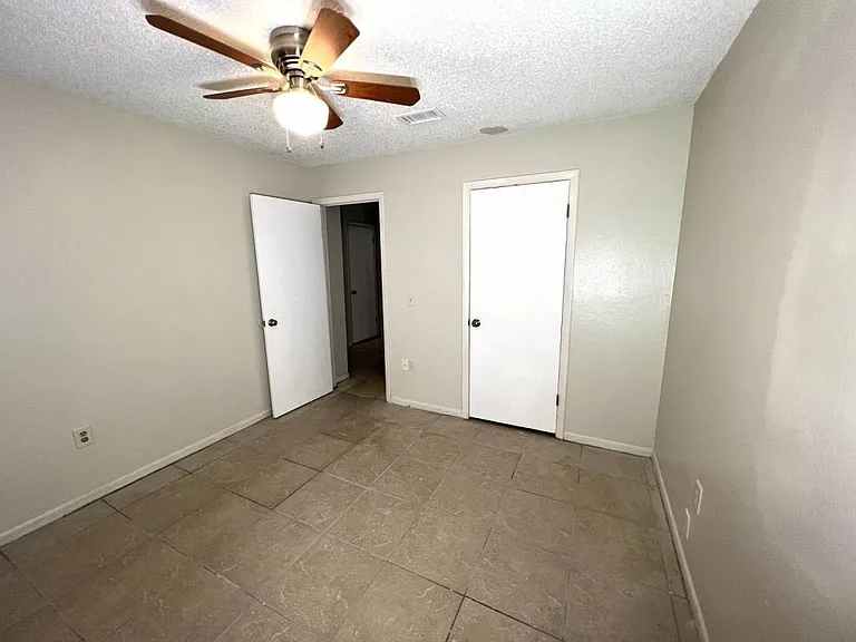1087 Old South Dr — Photo 6