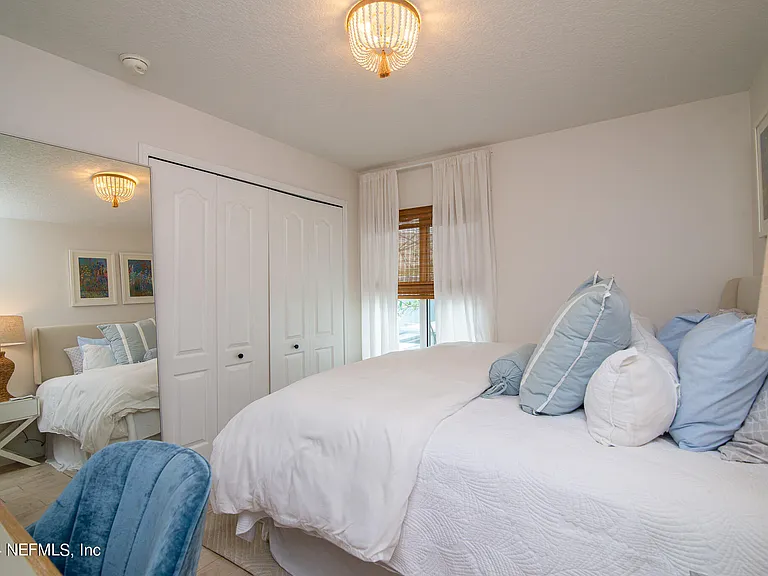 2402 Seagate Ln N — Photo 24