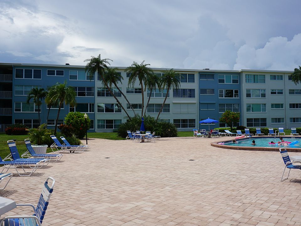1st image of 300 64th Ave Unit 322
