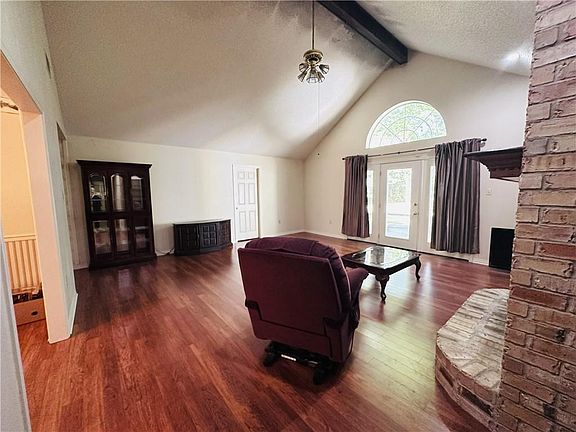 4th image of 102 Ivy Dr