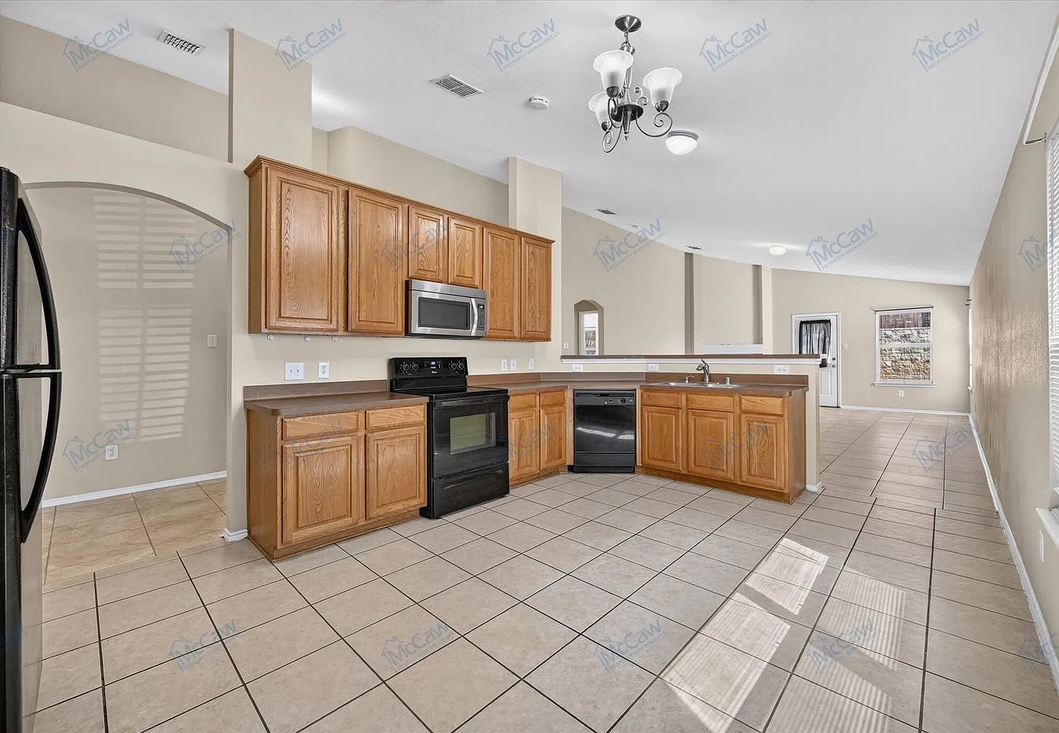 3 bed, 2.0 bath, 1827 sqft, $2,100 — Photo 4