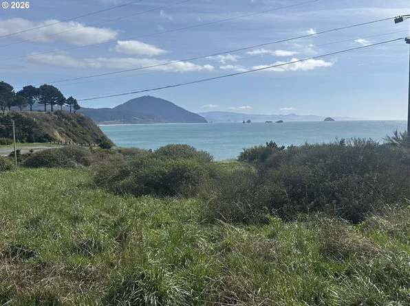 440 5th St, Port Orford, OR 97465