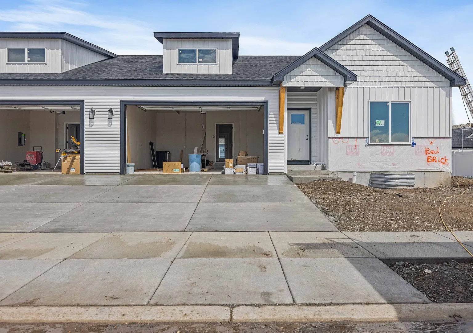 Lease Takeover! - 5 Bed 4 Full Bath Home In Sugar City Idaho — Photo 2