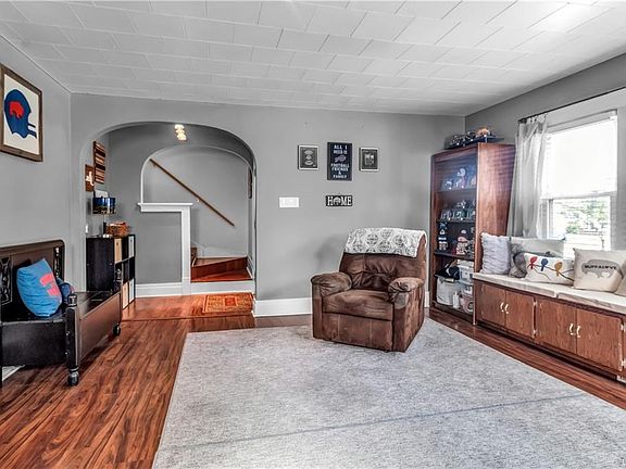 4th image of 326 Shepard Ave